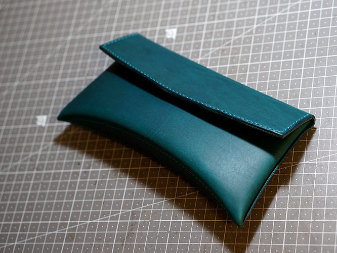 Making a simple leather clutch bag